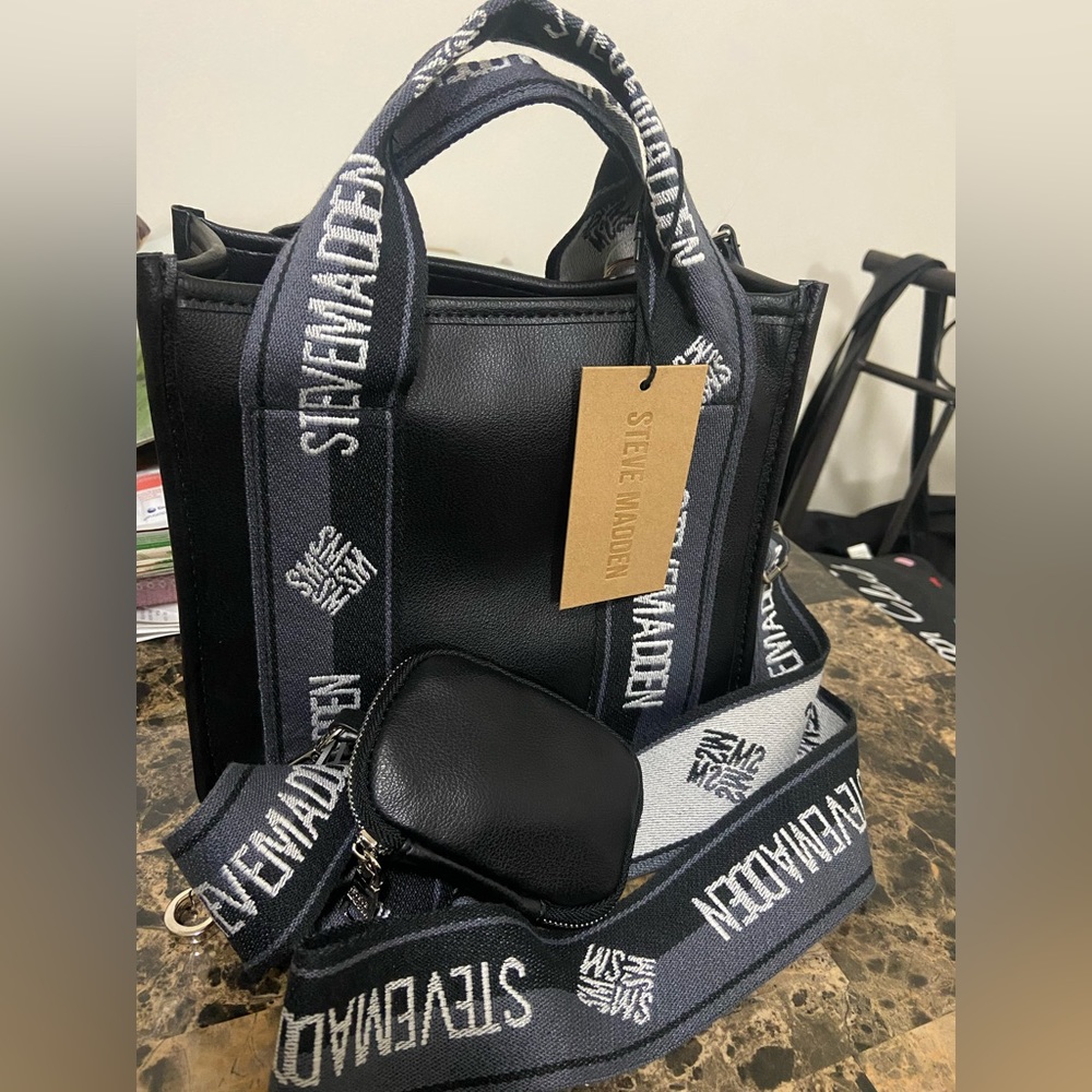 STEVE MADDEN BWEBBER BLACK  CROSSBODY with AIR POD CASE